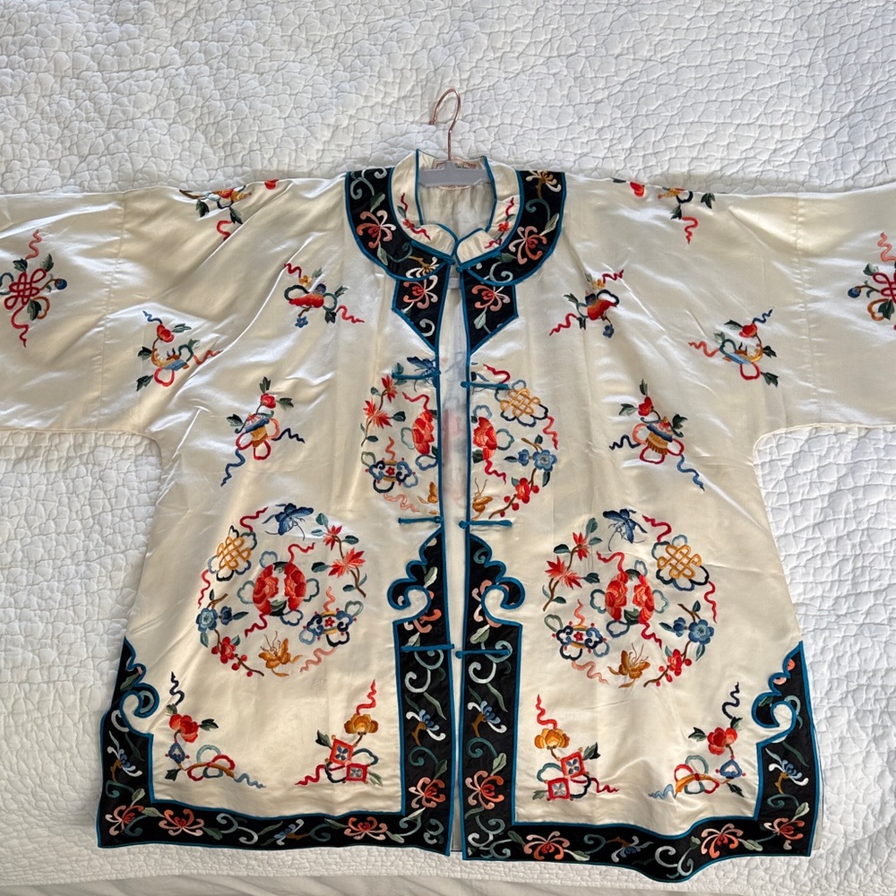 100% Silk Embroidered Women's Vintage Chinese Cheong sam Tunic - Multicolor